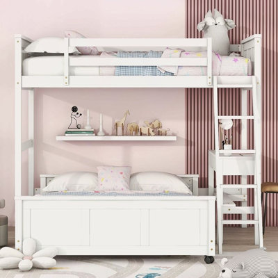 Lit simple superposé au dessus d'un lit double avec bureau