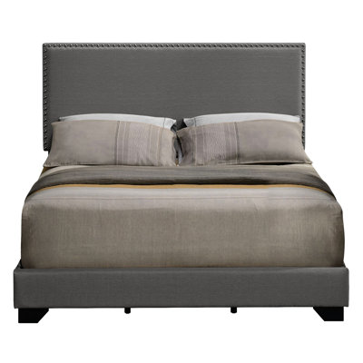 Grand lit à panneau gris - Revêtement et base confortables avec garniture cloutée