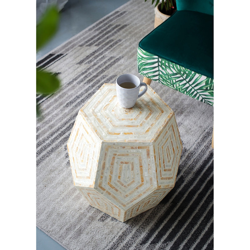 Tabouret à capes hexagonales crème et jaune 18 po x 18 po x 21 po, caractéristiques incrustées, décorations en forme de losange, à utiliser comme table d'appoint, caractéristiques, motifs, utilisation