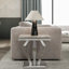 Ensemble de 4 tables de bout argentées, table d'appoint carrée de luxe avec 4 bases géométriques en miroir-584563887