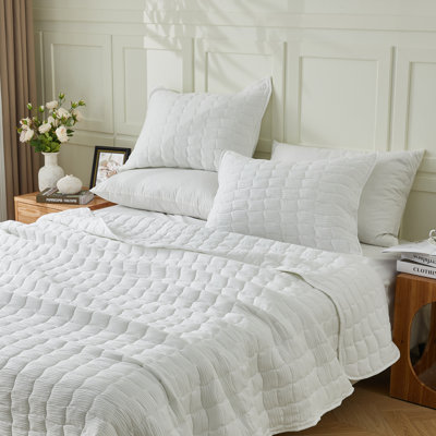 Dawson Seersucker 3 Piece Textured Quilt Set