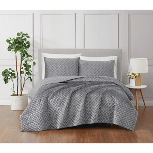 Diamond Velvet Quilt Set