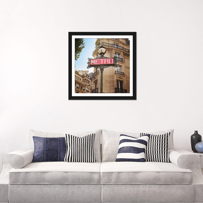 « paris moments vii », reproduction de photo sur toile tendue, H 24 po x l 24 po x P 1 po, Papier d'art encadré noir, Blanc
