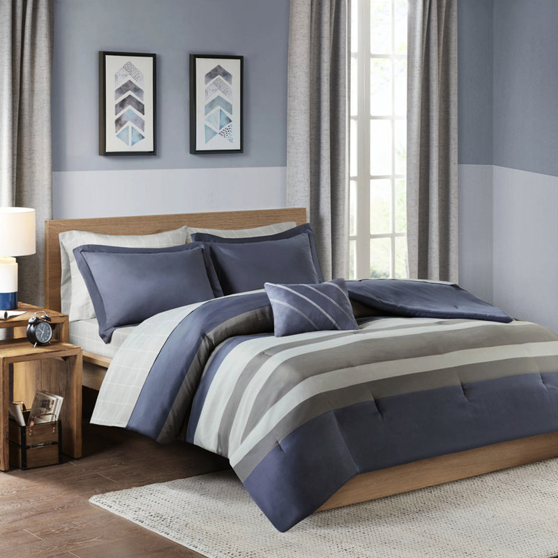 Édredon rayé bleu et gris avec draps, rembourré, configuration de literie lavable à la machine pleine grandeur calme et gris