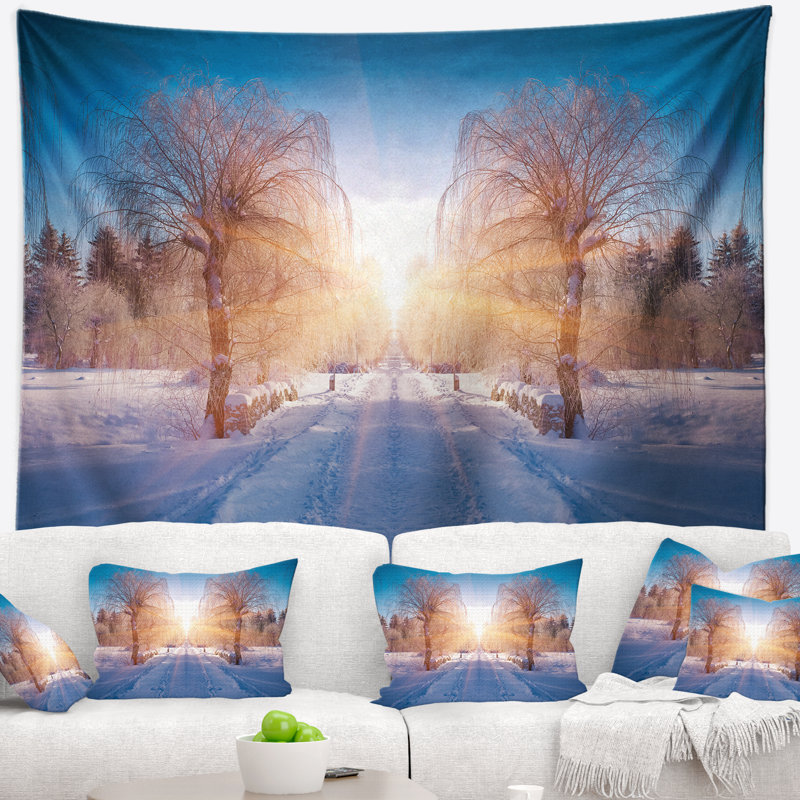 Tapisserie d’hiver en polyester dans city park avec accessoires suspendus inclus, H 68 po x l 80 po