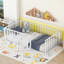 Structure de lit simple en métal avec clôture et porte, parfaite pour la sécurité des enfants et le jeu créatif