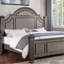Élégant très grand lit, gris avec tête de lit florale ravissante, poteaux de lit cannelés, structure en bois, panneau contemporain requis-1900371440-1900371441