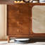 Buffet moderne en bois massif avec détails en rotin