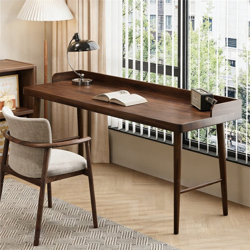 Un bureau d'étude en bois de noyer noir contre le mur, H 29,53 po x l 55,12 po x P 23,62 po