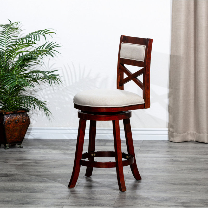 Le tabouret de bar de 30 po au fini cerisier et au fini de chaise en tissu beige ajoutera une touche de confort à votre espace