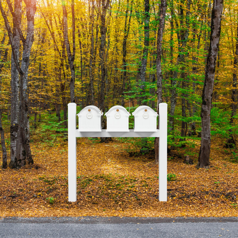 Balmoral Triple Mount Mailbox /w/ Pyramid Caps & Personalized Door Medallion (3 Mailboxes, Tri-Mount Rack, 3 Medallions), Yes