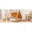 Cabane en bois avec tente de jeu en tissu et guirlande lumineuse suspendue, marron