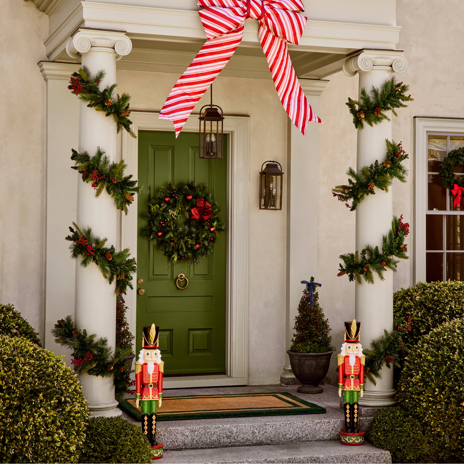 24" Pre-Lit Pine Wreath