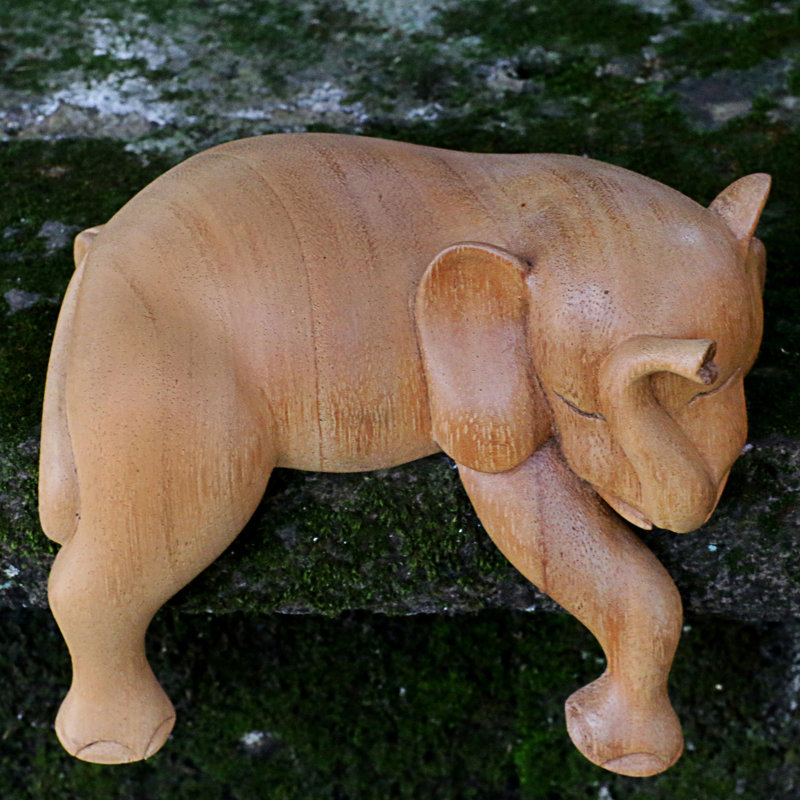 Figurine éléphant faisant la sieste