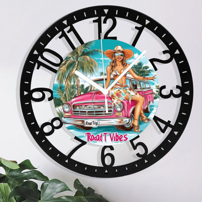 Horloge murale en métal pour le salon - Route T Vibes pour femme rose voiture de plage silencieuse, à piles, horloges antiques pour maison de campagne, chambre à coucher, cuisine - chiffres arabes