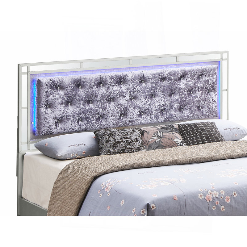 Lit très grand au design élégant dans une teinte luxueuse