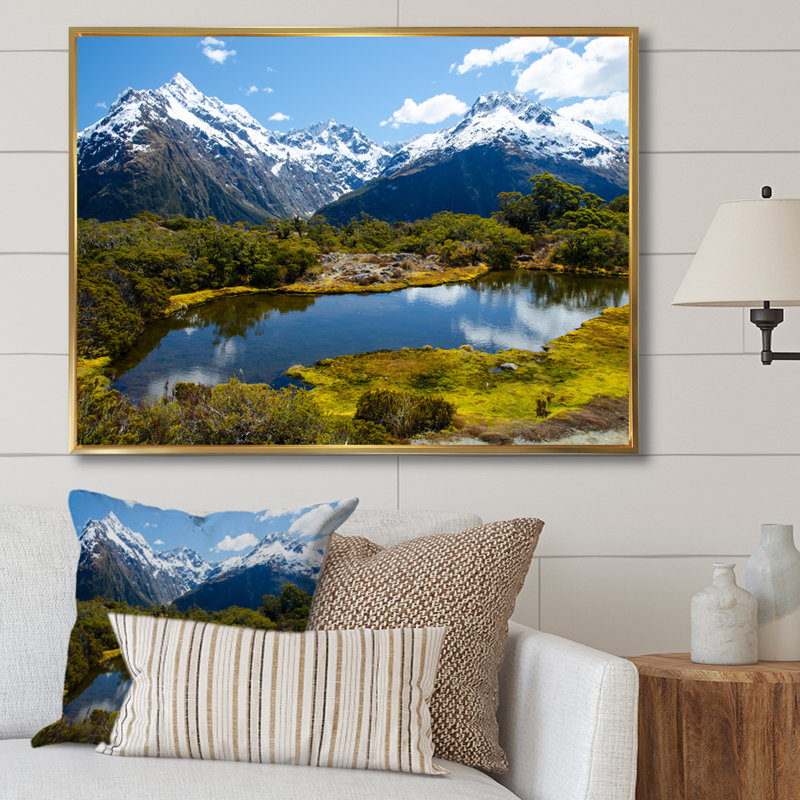 «In the Wilderness of Alaska II», reproduction, Cadre flottant doré, H 12 po x l 20 po x P 1 po