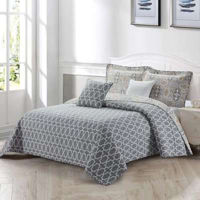 Polyester Geometric Shapes Coverlet with Pillow Shams