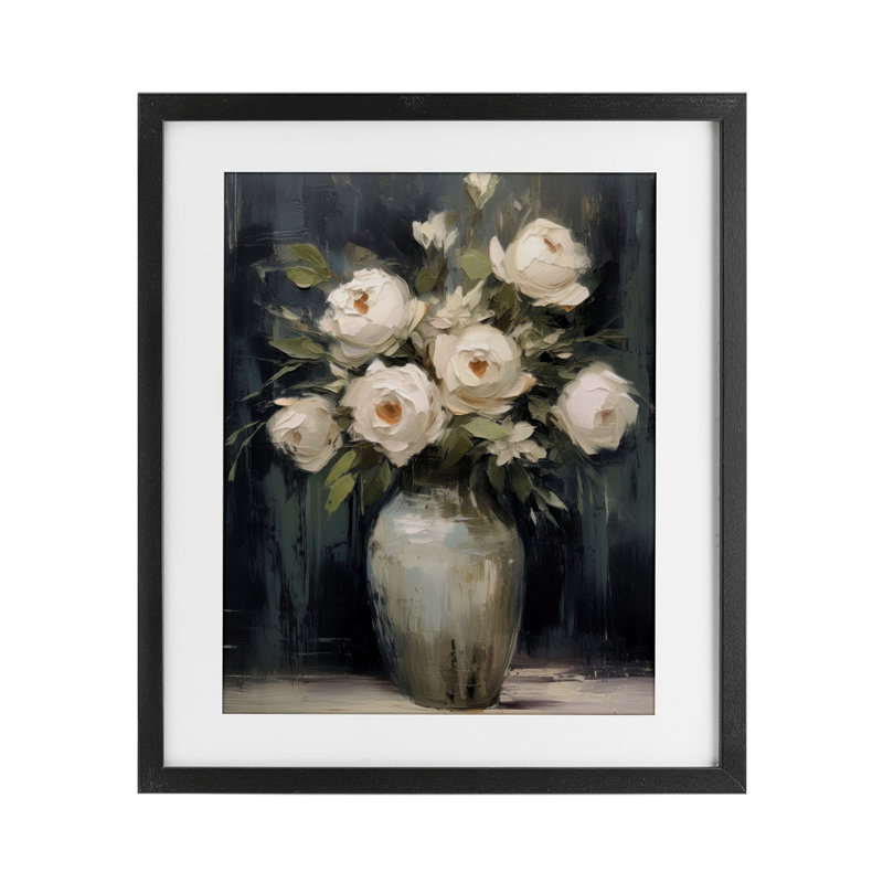 Roses blanches dans un vase foncé, reproduction encadrée sous verre, design par LSR Creative Studio, H 21 po x l 17 po