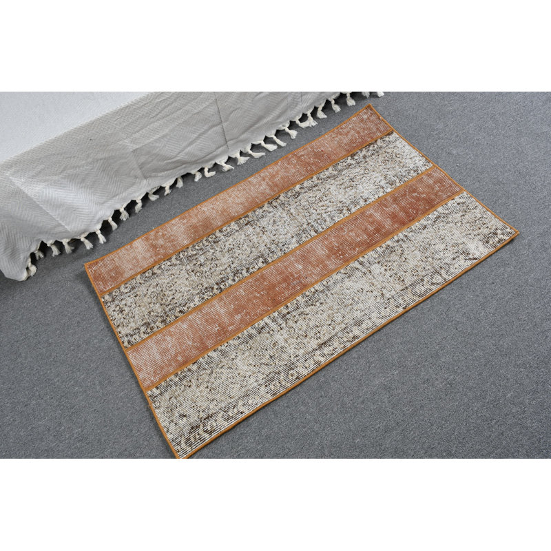 Tapis turc rétro fait à la main dans des tons de terre avec motif rayé pour décoration rustique brun / beige