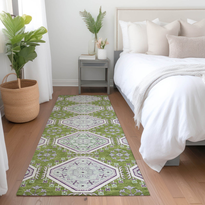 Green and White Synthetic Floral Runner Rug, 2'3" x 7'6"
