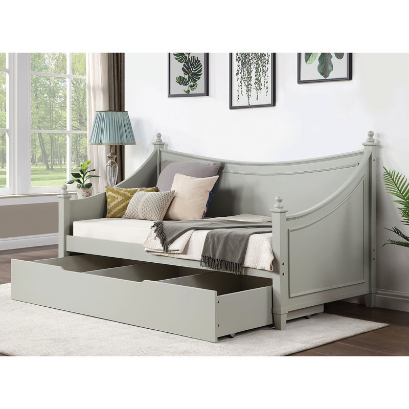 Lit de jour simple gris de style transitionnel, détails de moulures, affiche avec faîteaux, bois massif pour les invités assis et couché, lit de jour gris, design avec rangement caché