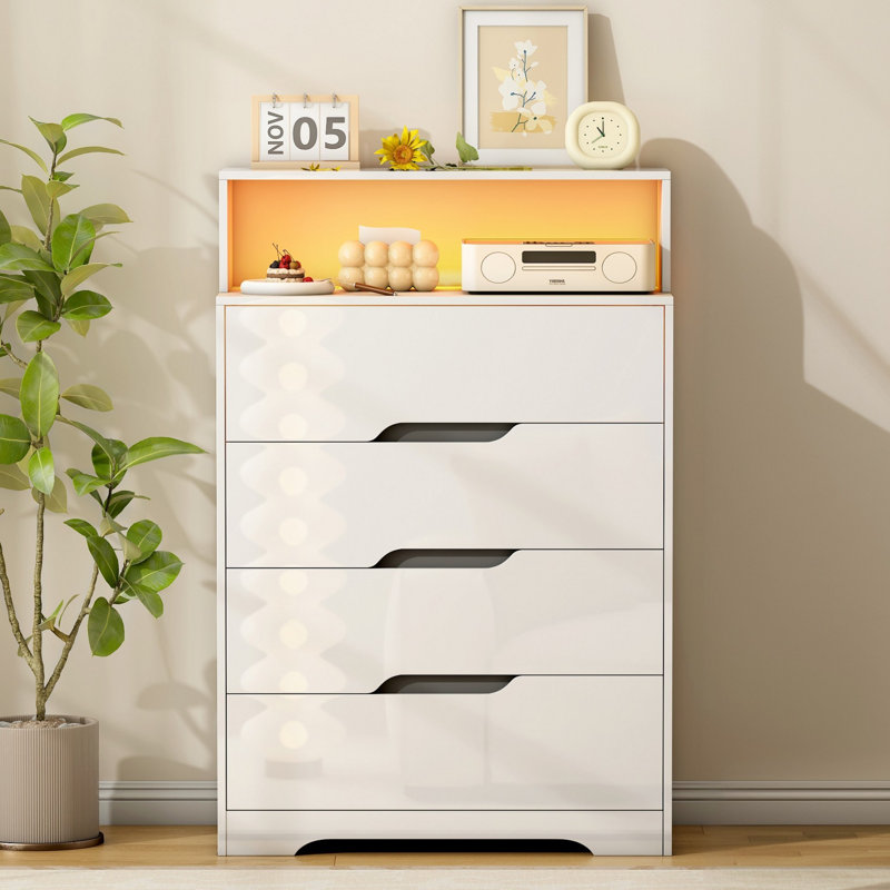 Commode 4 tiroirs avec éclairage DEL et prise de courant pour chambre à coucher Denist