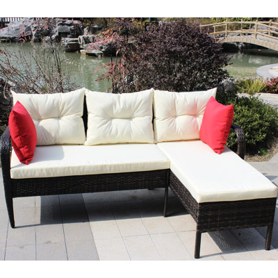 2 terrasses d'extérieur avec coussins beiges captivants: canapé modulaire