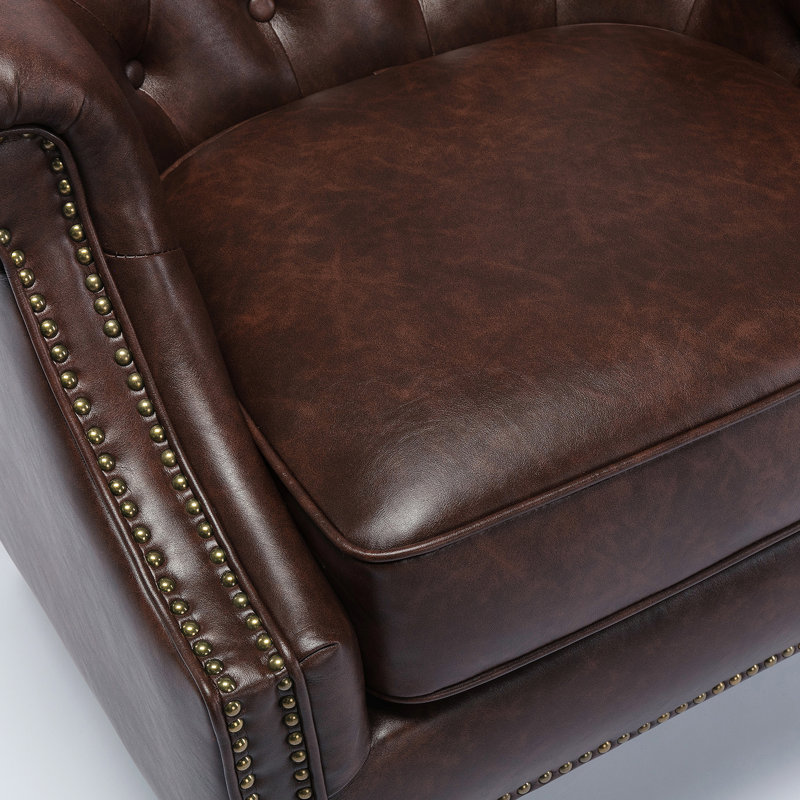 Chaise d'appoint capitonnée en similicuir brun avec garniture cloutée pour le confort et le style dans n'importe quelle pièce