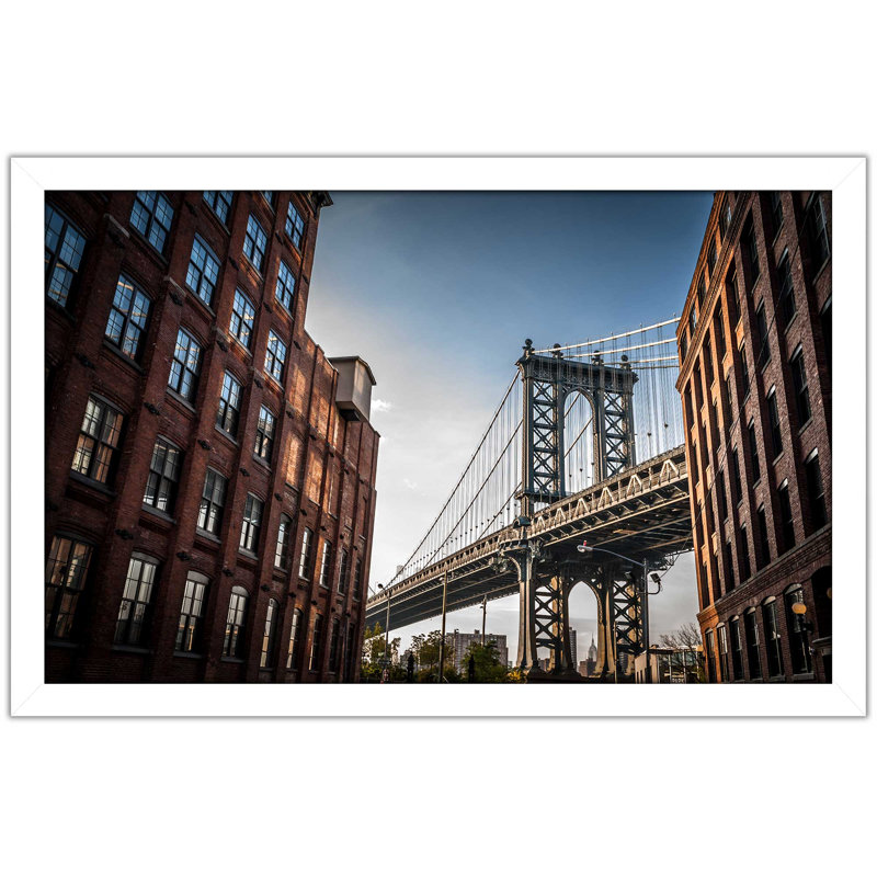 «Manhattan NYC», reproduction de photo encadrée, H 21,5 po x l 27,5 po x P 0,75 po, Cadre blanc