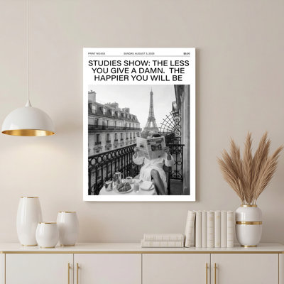 Paris, tour Eiffel, scène de balcon, reproduction d'art sur toile tendue en noir et blanc avec femme lisant un journal, style minimaliste moderne pour le salon, la chambre à coucher ou le bureau
