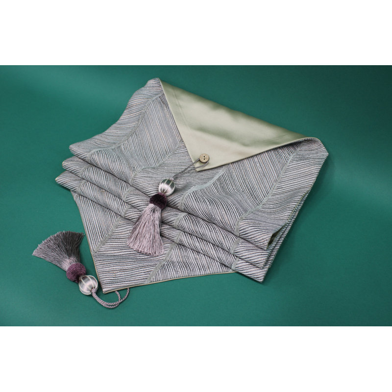 Howie Daisy Table Runner