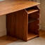 Bureau d'ordinateur brun en bois de pin durable-793464971