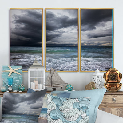 «Troubled Sea Under Stormy Sky - Sea & Shore», ensemble de 3 toiles murales encadrées
