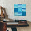  «Blue Jean Blues 2» par Alicia Longley, art mural en verre acrylique, 12 po x 12 po