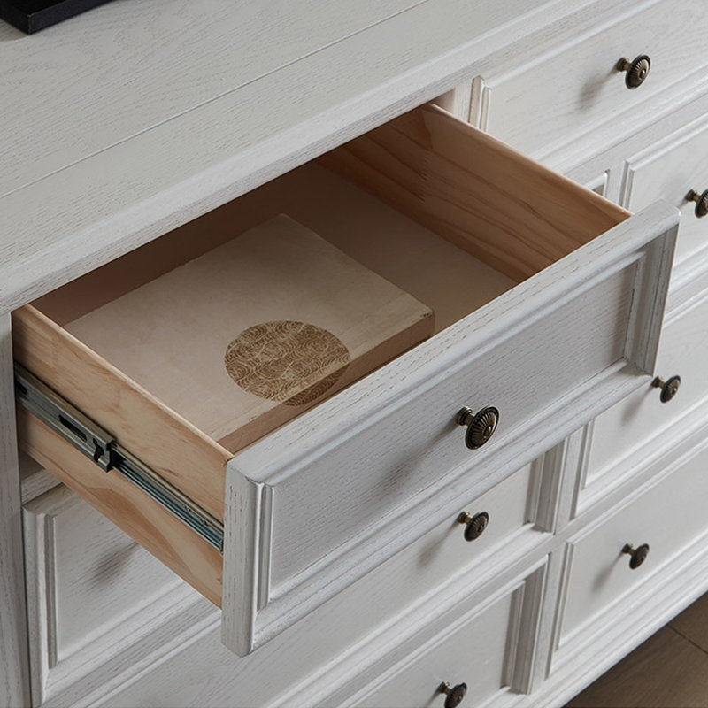 Commode à neuf tiroirs