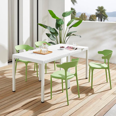 Ensemble de salle à manger de patio 6 pièces - Table rectangulaire (combinée deux carrés) avec 4 chaises empilables en plastique, résistante aux intempéries, facile à nettoyer, mobilier d'extérieur pour le jardin, le balcon ou le café (blanc et vert)
