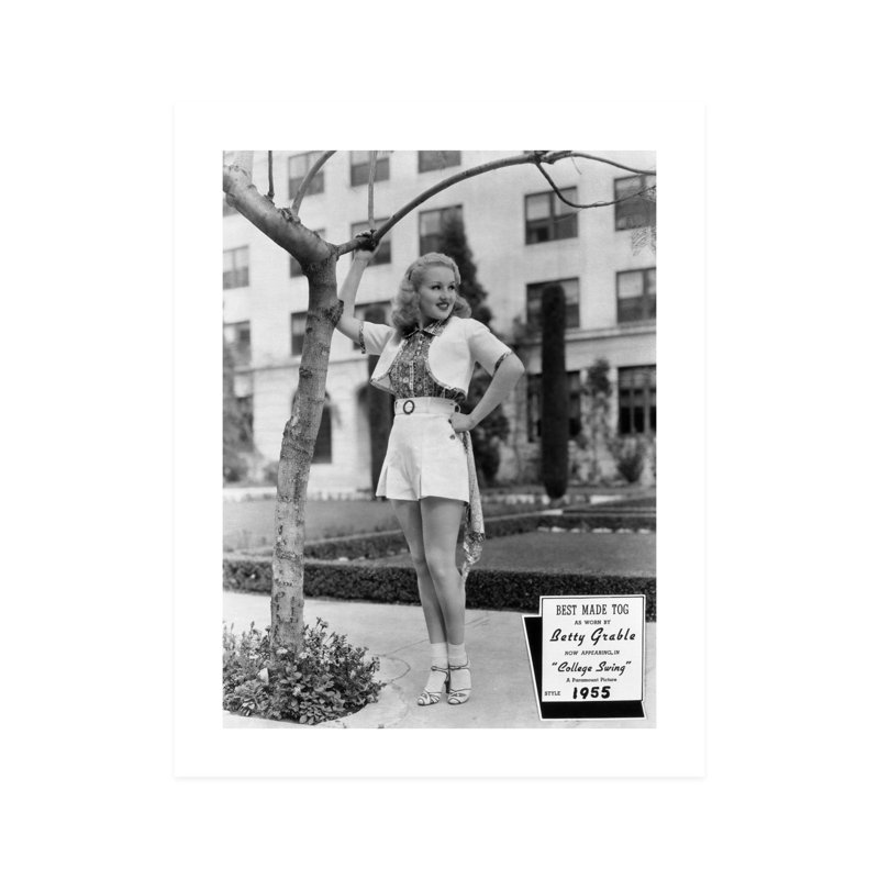 Sourire, Betty Grable, regardant ailleurs - photographie sans cadre, H 10 po x l 8 po