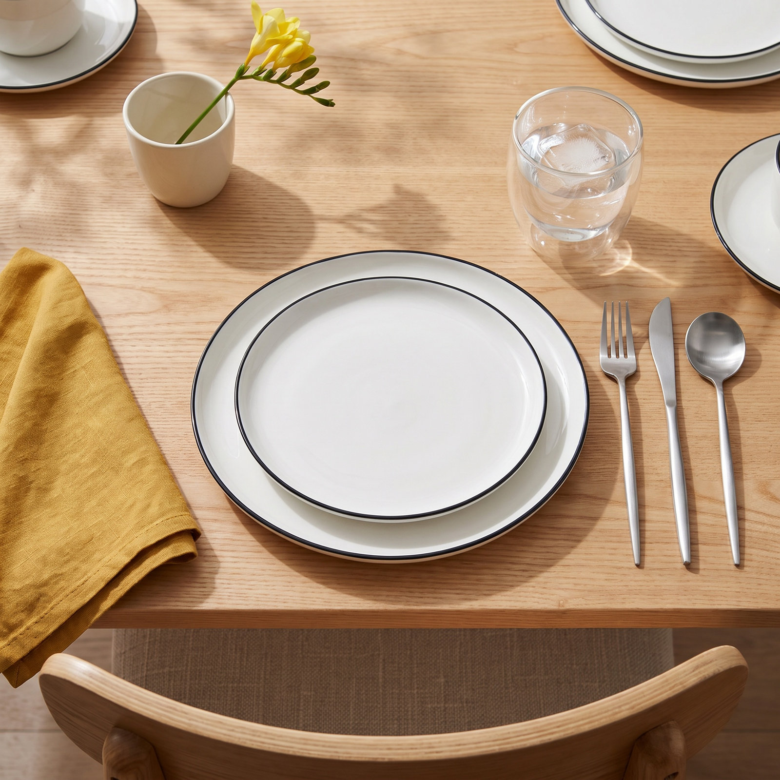 Abbesses 5" Porcelain Appetizer Plate, Black