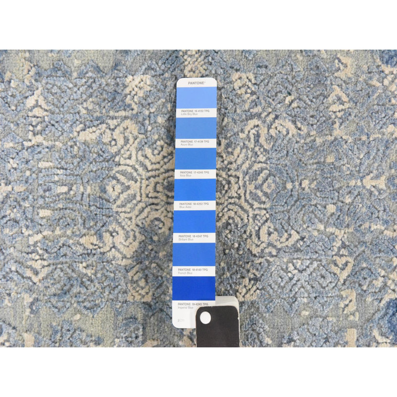 Tapis oriental bleu pierre, laine et soie pure 4 pi x 4 pi, motif de bijoux, noué à la main, rond
