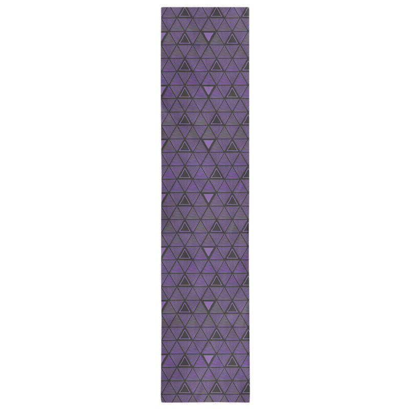 Chemin de table à triangles dessinés à la main Classic, 16 po x 72 po, Mauve / Noir