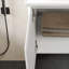Meuble-lavabo mural polyvalent avec plusieurs caractéristiques fonctionnelles