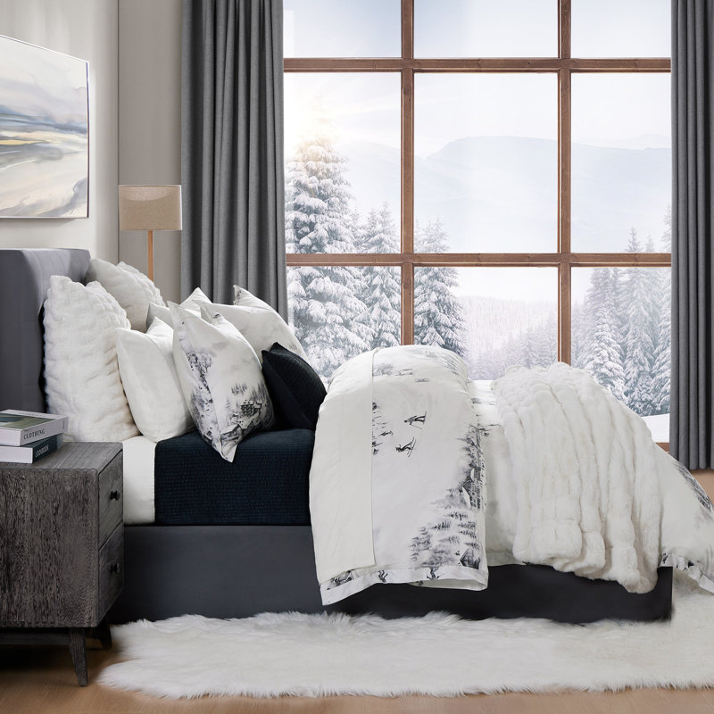 White Queen Ski Toile Comforter Set with Polyfill