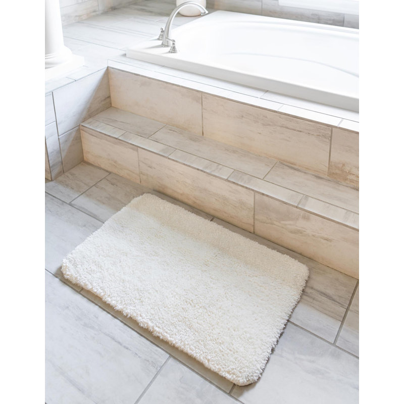 Tapis de bain Ebern Designs, Blanc porcelaine