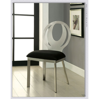 Chaises de salle à manger contemporaines à structure en métal argenté avec coussins en microfibre noir et dossier ovale pour un confort moderne