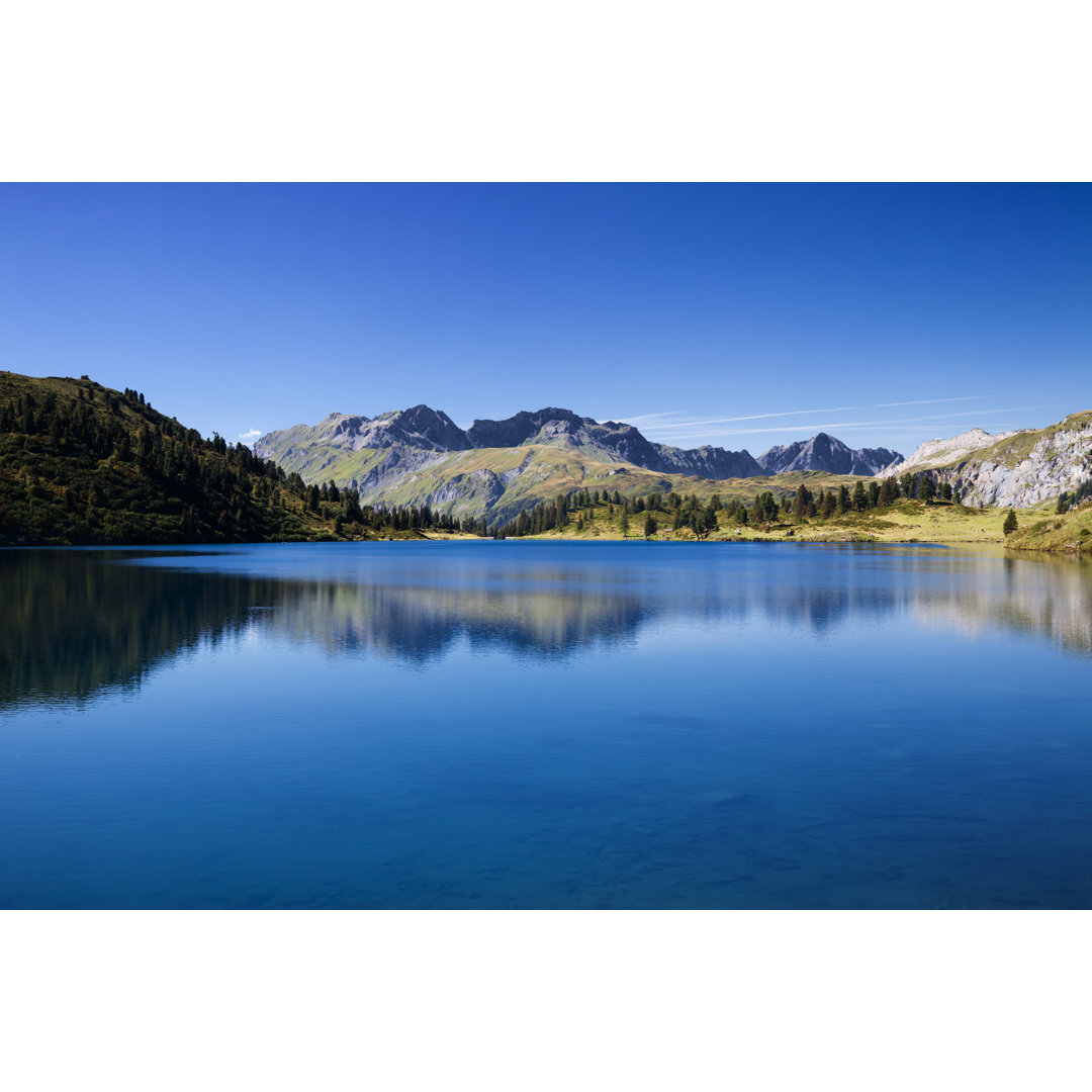 Alpensee von LucynaKoch - Leinwand Kunstdrucke