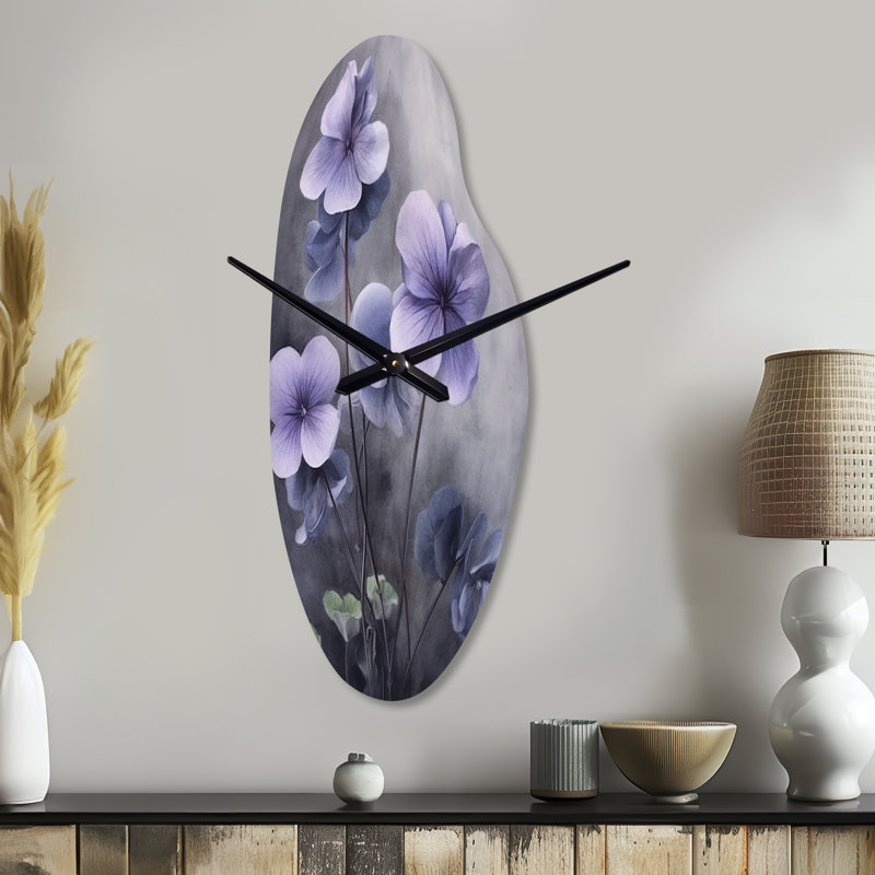 Horloge murale asymétrique en métal Kataria, Médium