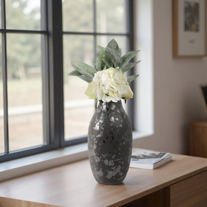 Vase décoratif fabriqué à la main en faïence de style artisanal pour décoration intérieure moderne et contemporaine