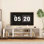 Meuble télé moderne blanc avec prise de courant, téléviseur cannelé de 68 po pour téléviseur de 55 po et plus, bacs de centre de divertissement, console de sortie de meuble multimédia et rangement, 70 à 79 boîtes,