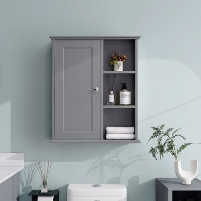 Armoire murale grise avec tablettes ouvertes et porte à fermeture douce 
